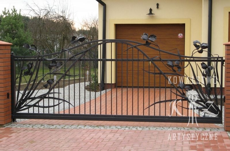 Automatyczna brama z irysami, brama z metalu, metaloplastyka, brama wjazdowa, brama ogrodzeniowa