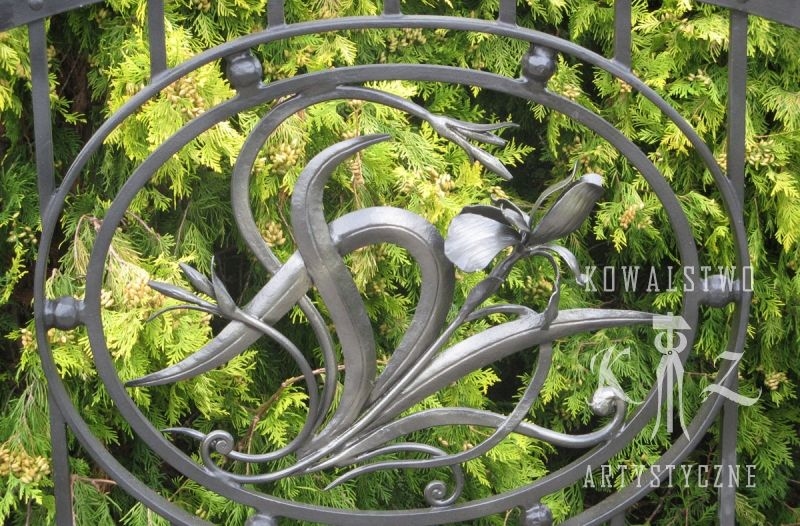 Ozdobny kuty element ogrodzenia wykonany w Olsztynie