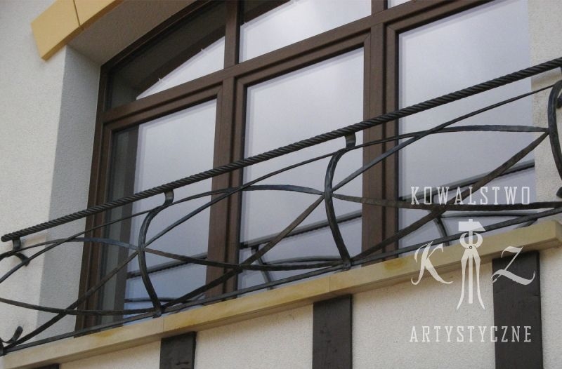 Balkon ze stali płaskiej o ciekawej formie